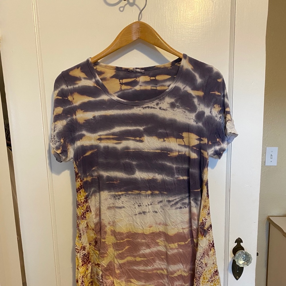 Sia tie-dye tunic.